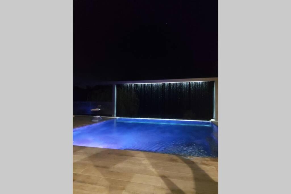 Un Petit Coin De Bali Avec Spa Et Piscine Prives 카르팡트라 외부 사진